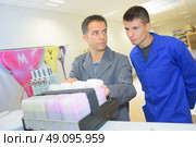 technician under supervision. Стоковое фото, агентство Ingram Publishing / Фотобанк Лори