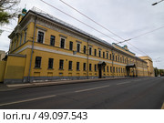 Нижегородская государственная областная универсальная научная библиотека им. В. И. Ленина. Здание Александровского дворянского института расположено по адресу ​Варварская улица, 3 в Нижнем Новгороде. Редакционное фото, фотограф Константин Григорьев / Фотобанк Лори