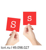 S written on cards held by hands. Стоковое фото, агентство Ingram Publishing / Фотобанк Лори