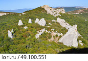 Храм солнца в Крыму. Скалы Тышлар в Ласпи под горой Ильяс-Кая (2020 год). Редакционное фото, фотограф Вячеслав Макарьев / Фотобанк Лори