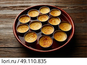 Custard Creme Caramel Flan dessert bain marie oven cooked. Стоковое фото, агентство Ingram Publishing / Фотобанк Лори