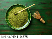 Matcha tea powder bamboo whisk chasen and spoon for japanese ceremony. Стоковое фото, агентство Ingram Publishing / Фотобанк Лори