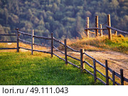 September rural scene in Carpathian mountains. Authentic village and fence. Стоковое фото, агентство Ingram Publishing / Фотобанк Лори