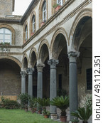 Columns of a building, Orvieto, Terni Province, Umbria, Italy. Стоковое фото, агентство Ingram Publishing / Фотобанк Лори