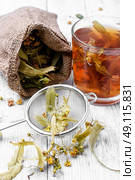 Linden herbal tea. Antiviral Linden tea with honey and lemon. Стоковое фото, агентство Ingram Publishing / Фотобанк Лори