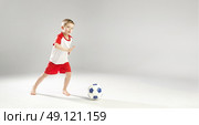 Little talented boy playing soccer. Стоковое фото, агентство Ingram Publishing / Фотобанк Лори