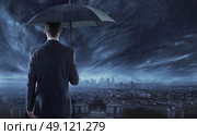 Elegant businessman staring at the town in the night. Стоковое фото, агентство Ingram Publishing / Фотобанк Лори