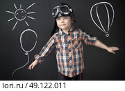Small clever man as a pilot. Стоковое фото, агентство Ingram Publishing / Фотобанк Лори