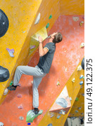 young man practising climbing. Стоковое фото, агентство Ingram Publishing / Фотобанк Лори