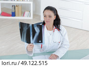 doctor looking at the x-ray picture of hand. Стоковое фото, агентство Ingram Publishing / Фотобанк Лори