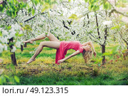 Adorable slim lady levitating in the colorful orchard. Стоковое фото, агентство Ingram Publishing / Фотобанк Лори