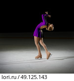 Young girl figure skater (on ice arena version) Стоковое фото, агентство Ingram Publishing / Фотобанк Лори