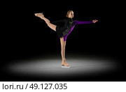 Young girl figure skater (half-isolated version) Стоковое фото, агентство Ingram Publishing / Фотобанк Лори