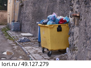 City trash cans. Стоковое фото, агентство Ingram Publishing / Фотобанк Лори