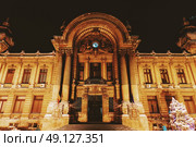 CEC Bank During Winter Snow Storm In Downtown Bucharest At Night. Стоковое фото, агентство Ingram Publishing / Фотобанк Лори