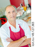 Butcher standing with arms ccrossed. Стоковое фото, агентство Ingram Publishing / Фотобанк Лори
