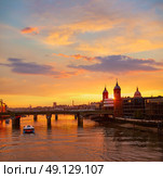 London sunset at Thames with St Paul Pauls Cathedral of England. Стоковое фото, агентство Ingram Publishing / Фотобанк Лори
