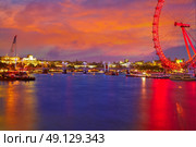 London sunset at Thames river near Big Ben in England. Стоковое фото, агентство Ingram Publishing / Фотобанк Лори