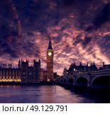 Big Ben Clock Tower London at Thames River England. Стоковое фото, агентство Ingram Publishing / Фотобанк Лори