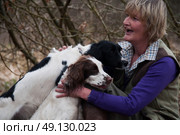Portrait of a woman and her two spaniels. Стоковое фото, агентство Ingram Publishing / Фотобанк Лори
