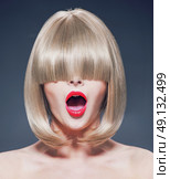 Surprised young lady with a long fringe. Стоковое фото, агентство Ingram Publishing / Фотобанк Лори