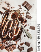 liquid chocolate with spoon, top view. Стоковое фото, агентство Ingram Publishing / Фотобанк Лори