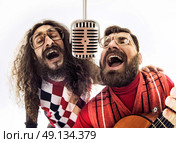 Two nerdy boys singing together. Стоковое фото, агентство Ingram Publishing / Фотобанк Лори