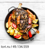 Roast mutton in the pan. Mutton cooked in a pan with potatoes and vegetables. Стоковое фото, агентство Ingram Publishing / Фотобанк Лори