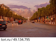 Champs Elysees avenue in Paris at France. Стоковое фото, агентство Ingram Publishing / Фотобанк Лори