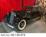 Автомобиль Cadillac V-12 ("Кадиллак V12"), серия 370, 1935 г. Автомузей "Автомобили мира", Москва (2023 год). Редакционное фото, фотограф Мария Кылосова / Фотобанк Лори