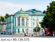 Картинная галерея Ильи Глазунова. Летний день. Улица Волхонка, дом 13. Москва. Россия. Редакционное фото, фотограф E. O. / Фотобанк Лори