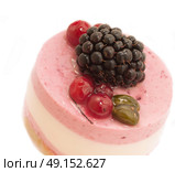 yogurt cranberries cake with berries isolated on white. Стоковое фото, агентство Ingram Publishing / Фотобанк Лори