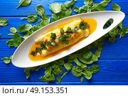 Scrambled eggs with baby langoustines, prawns shrimps and leeks. Стоковое фото, агентство Ingram Publishing / Фотобанк Лори