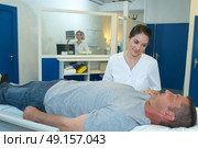 nurse reassure man in hospital before scanner. Стоковое фото, агентство Ingram Publishing / Фотобанк Лори
