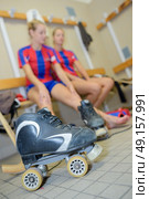 Women in changing room, roller boot in foreground. Стоковое фото, агентство Ingram Publishing / Фотобанк Лори