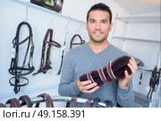 man in riding shop. Стоковое фото, агентство Ingram Publishing / Фотобанк Лори