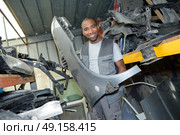disassembling vehicle parts. Стоковое фото, агентство Ingram Publishing / Фотобанк Лори