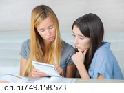 worried student trying to memorize a lesson with a friend. Стоковое фото, агентство Ingram Publishing / Фотобанк Лори
