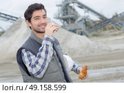 snack during overtime. Стоковое фото, агентство Ingram Publishing / Фотобанк Лори
