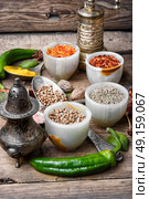 peppercorn and Indian spice. Variety of spices and seasonings on kitchen table. Стоковое фото, агентство Ingram Publishing / Фотобанк Лори