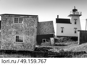 Lighthouse and sheds at harbor, North Rustico, Prince Edward Island, Canada. Стоковое фото, агентство Ingram Publishing / Фотобанк Лори