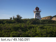 Lighthouse at coast, North Shore, Prince Edward Island National Park, Prince Edward Island, Canada. Стоковое фото, агентство Ingram Publishing / Фотобанк Лори