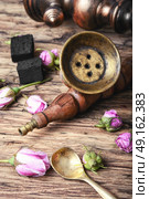 hooka with taste of tea-rose. Smoking east hooka with the tobacco of aroma of tea-rose. Стоковое фото, агентство Ingram Publishing / Фотобанк Лори