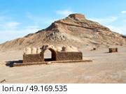 blur in iran near yazd the antique zoroastrian temple abandonated house and contruction. Стоковое фото, агентство Ingram Publishing / Фотобанк Лори