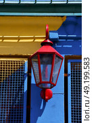   red street lamp  and a colorated  wall in la boca buenos aires argentina. Стоковое фото, агентство Ingram Publishing / Фотобанк Лори