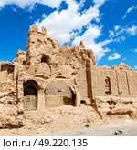 in iran old door near  the castle brick  and antique construction. Стоковое фото, агентство Ingram Publishing / Фотобанк Лори