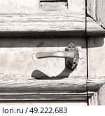antique old door and ancien wood closed house hinge . Стоковое фото, агентство Ingram Publishing / Фотобанк Лори