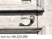 antique old door and ancien wood closed house hinge . Стоковое фото, агентство Ingram Publishing / Фотобанк Лори