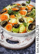 Vegetable chopped spiral. Salad from chopped eggplant, squash and carrots. Стоковое фото, агентство Ingram Publishing / Фотобанк Лори