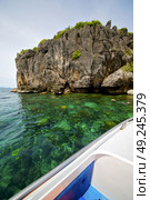 asia in the  kho phangan isles bay   rocks    thailand  and south china green sea  boat. Стоковое фото, агентство Ingram Publishing / Фотобанк Лори